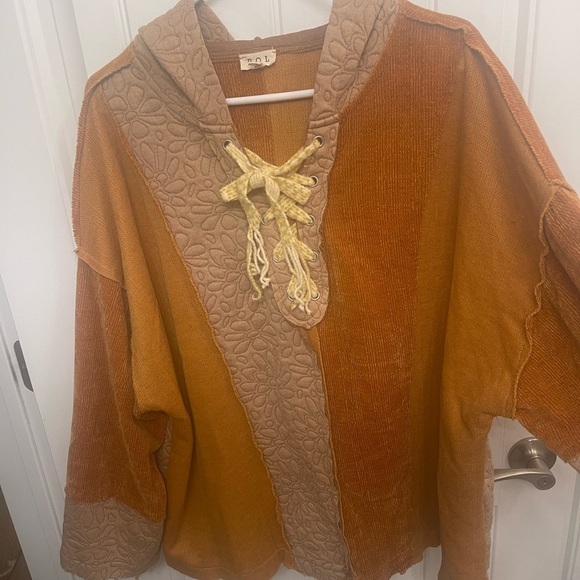 POL!!! Long pullover w hood. There’s so many beautiful details to this top!! L - Picture 9 of 14